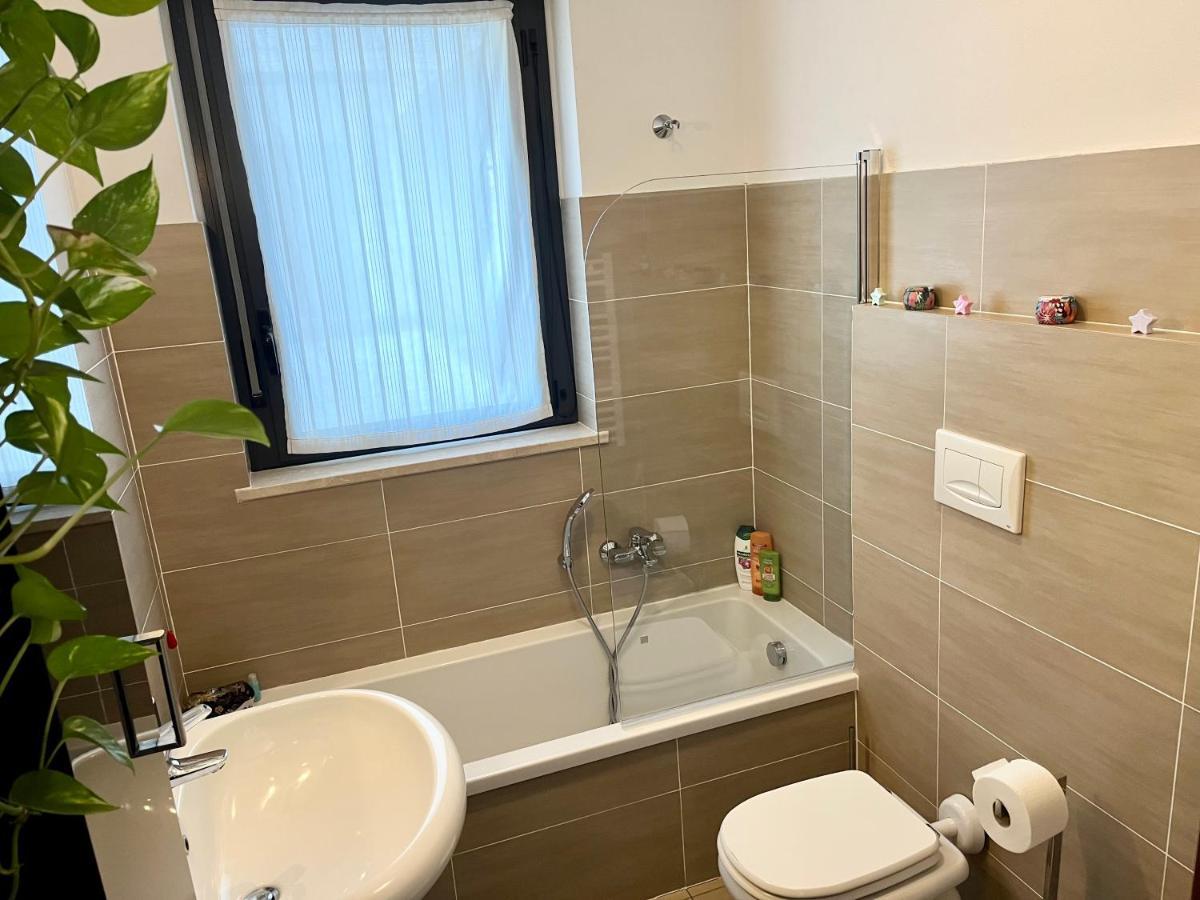 Con Giardino Max 6 Persone Sulla Mm3 Gialla