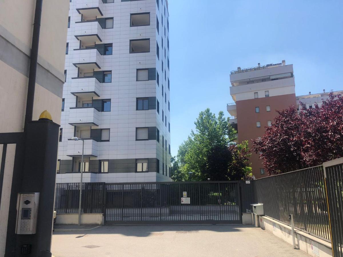 Sulla Metro 3 Gialla Maciachini Mailand